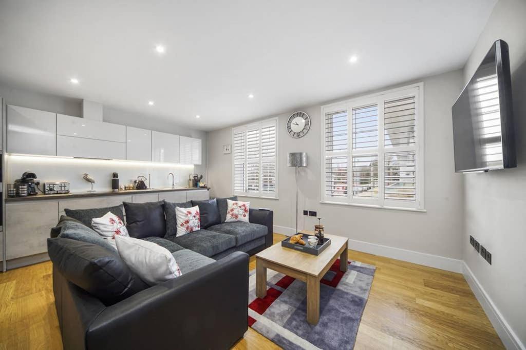 Flat 3 Bridge House Apartamento Staines-upon-Thames Exterior foto