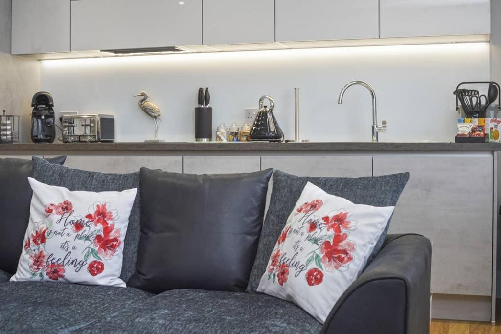 Flat 3 Bridge House Apartamento Staines-upon-Thames Exterior foto